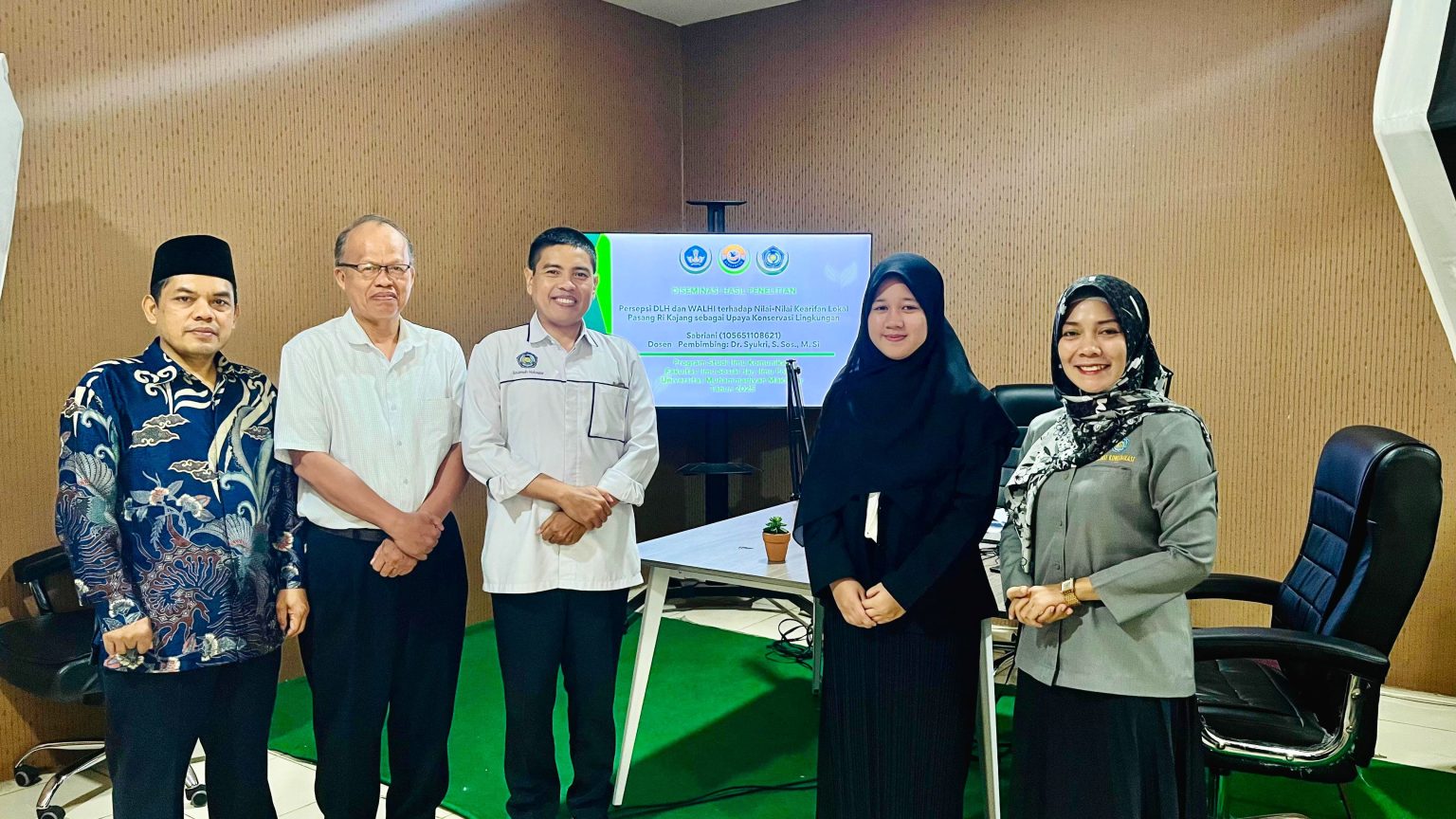 Dua Prestasi Sekaligus, Sabriani Ukir Jejak Emas di FISIP Unismuh Makassar