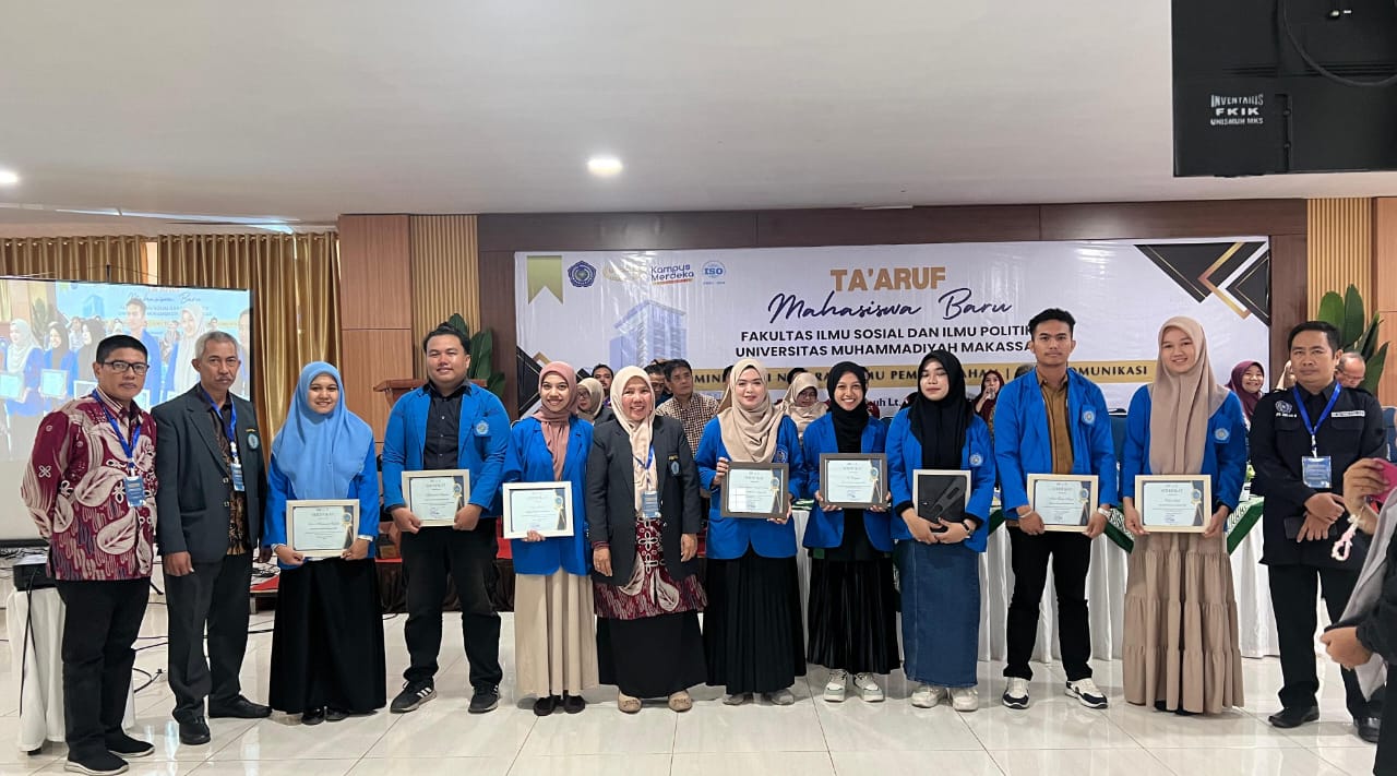 Ta’aruf Maba 2024 FISIP Unismuh Ditandai Penyerahan Piagam Penghargaan Mahasiswa Senior Berprestasi